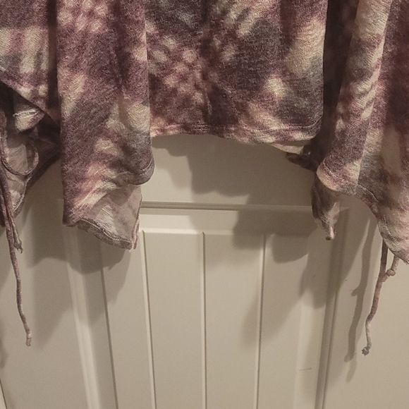 Excellent condition sweater - Picture 2 of 4